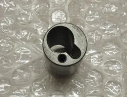LÅSEHUS, TIL 12 MM. LÅS MED 8 MM. DORN