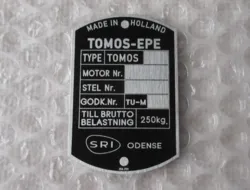 TYPESKILT, TOMOS EPE