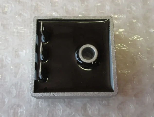 SPÆNDINGS REGULATOR, 12V